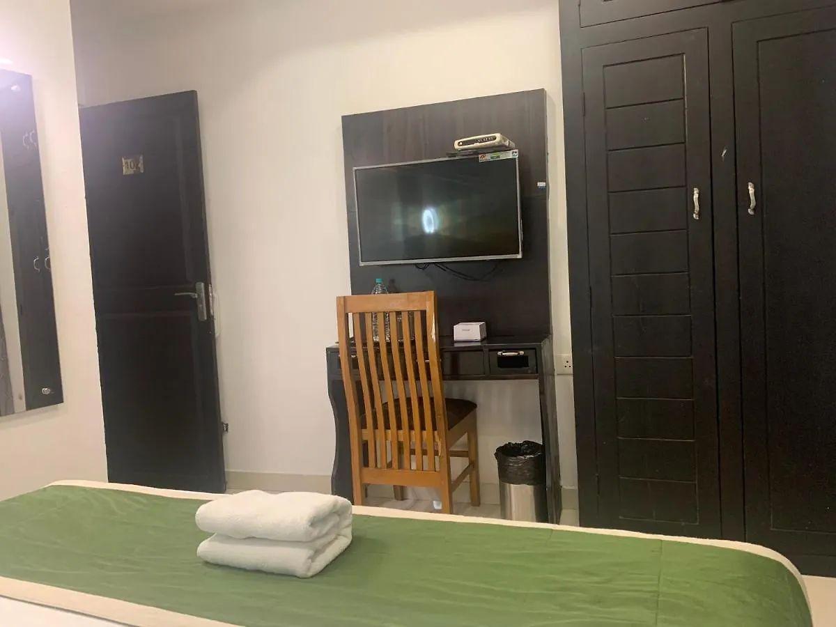 Hotel Greenlife Kochi 2*,