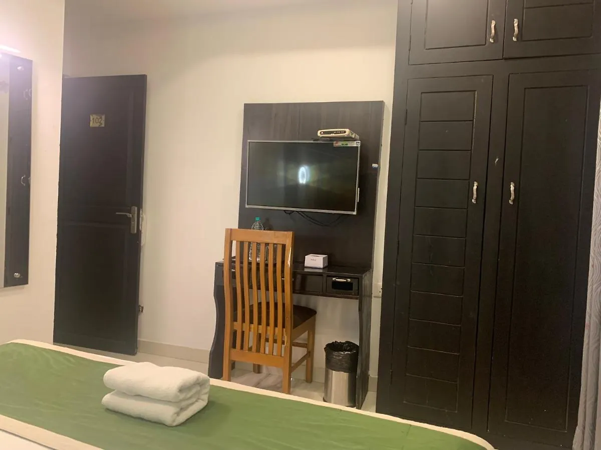 Hotel Greenlife Kochi 2*,
